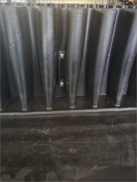 大倾角挡边运输带 橡胶裙边隔板带制造厂家